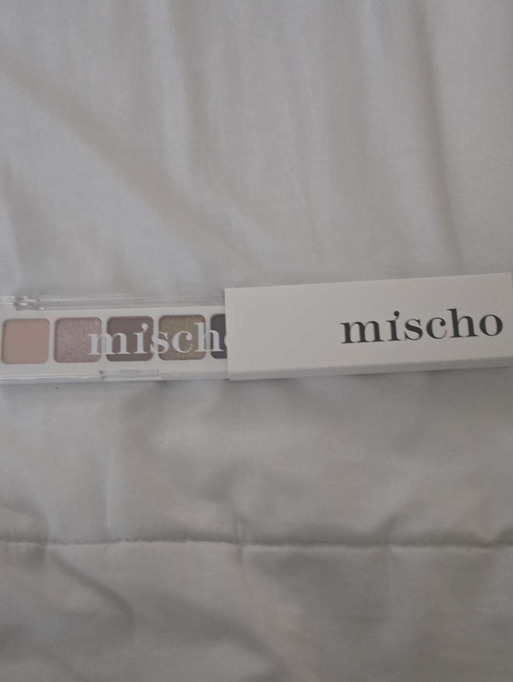 Mischo Neutral Eyeshadow Palette — Soft Pink & Taupe Shades